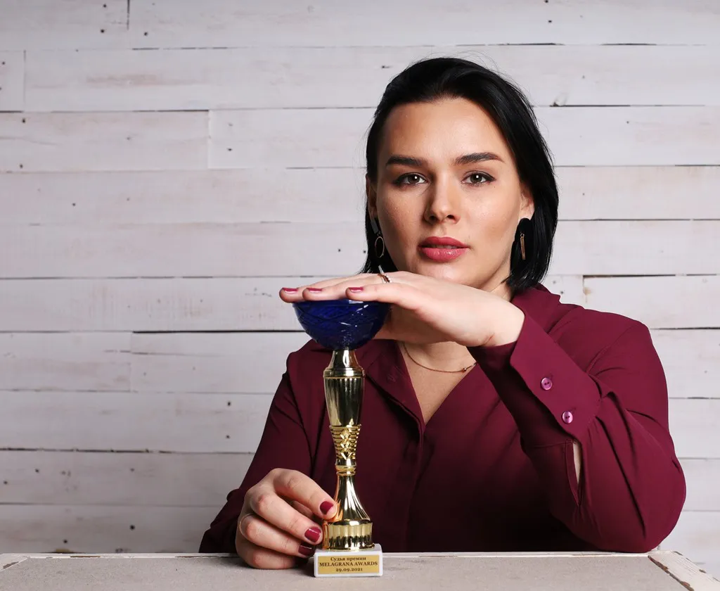 Alexandra Shandetskaya – Photo with cup Alexandra Shandetskaya – Photo with cup